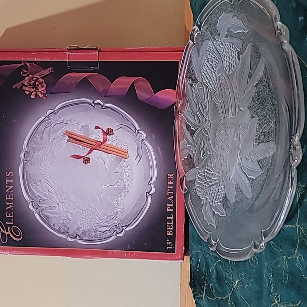 13 Inch Round Christmas Platter